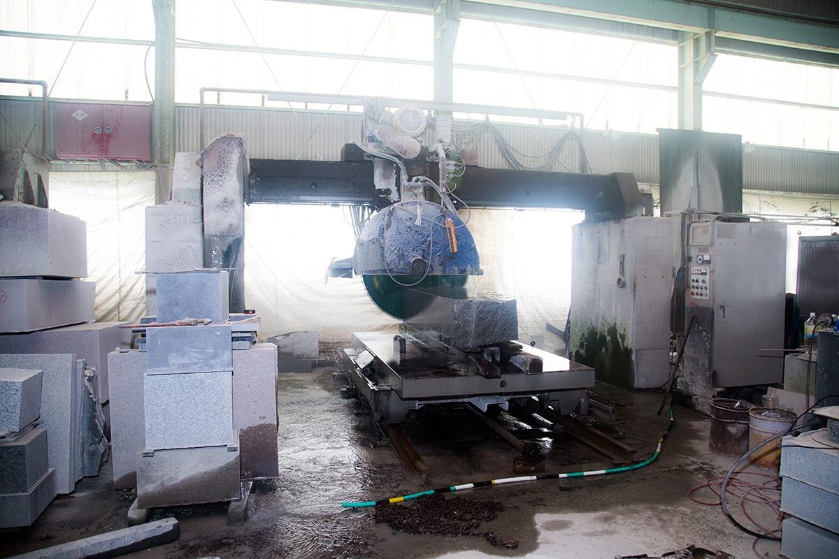 墓石・お墓・建築石材加工の石材店「石弘」　御影石・大理石の石材加工販売